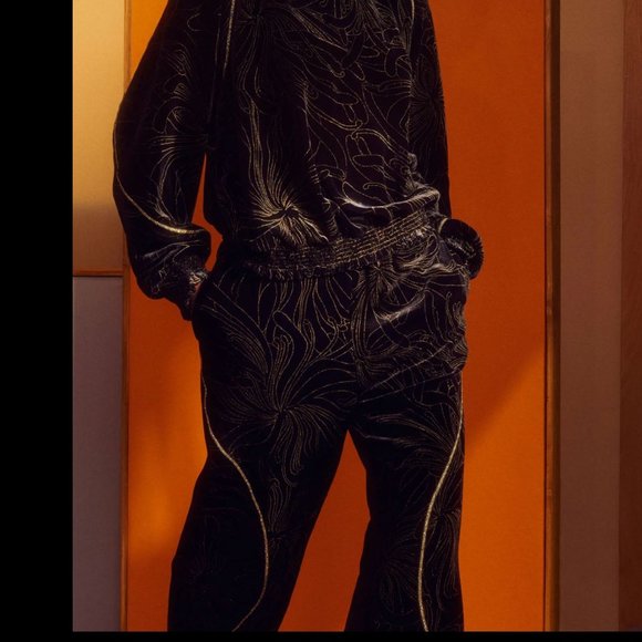 NWT Chloe runway black velvet gold embellished gold jogger pants, size 34/2/xs - Picture 10 of 11